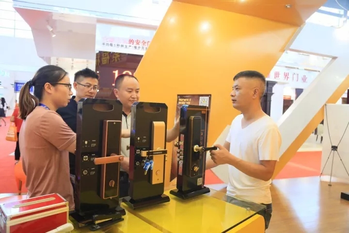 五金盛宴 匠心打造——香蕉视频一区门业热烈祝贺中国五金博览会隆重开幕