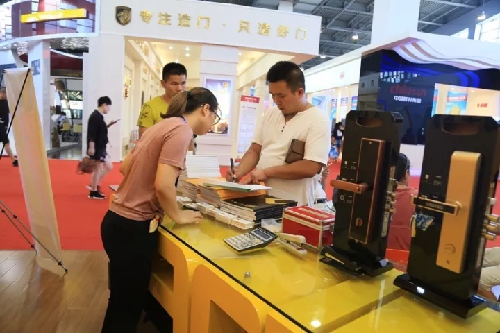 五金盛宴 匠心打造——香蕉视频一区门业热烈祝贺中国五金博览会隆重开幕