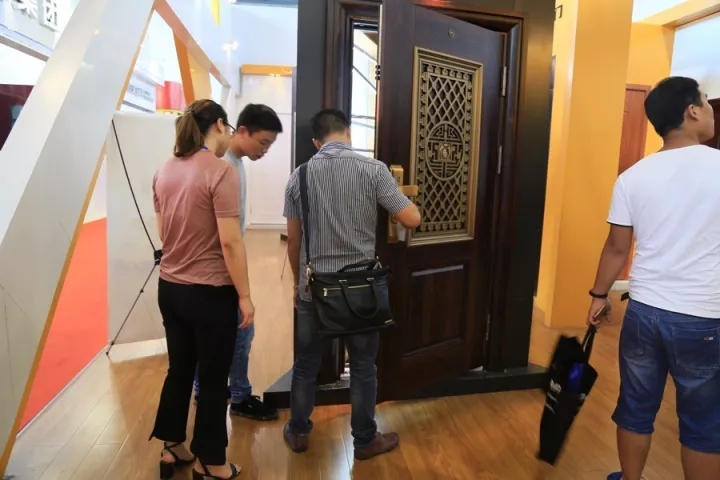 五金盛宴 匠心打造——香蕉视频一区门业热烈祝贺中国五金博览会隆重开幕